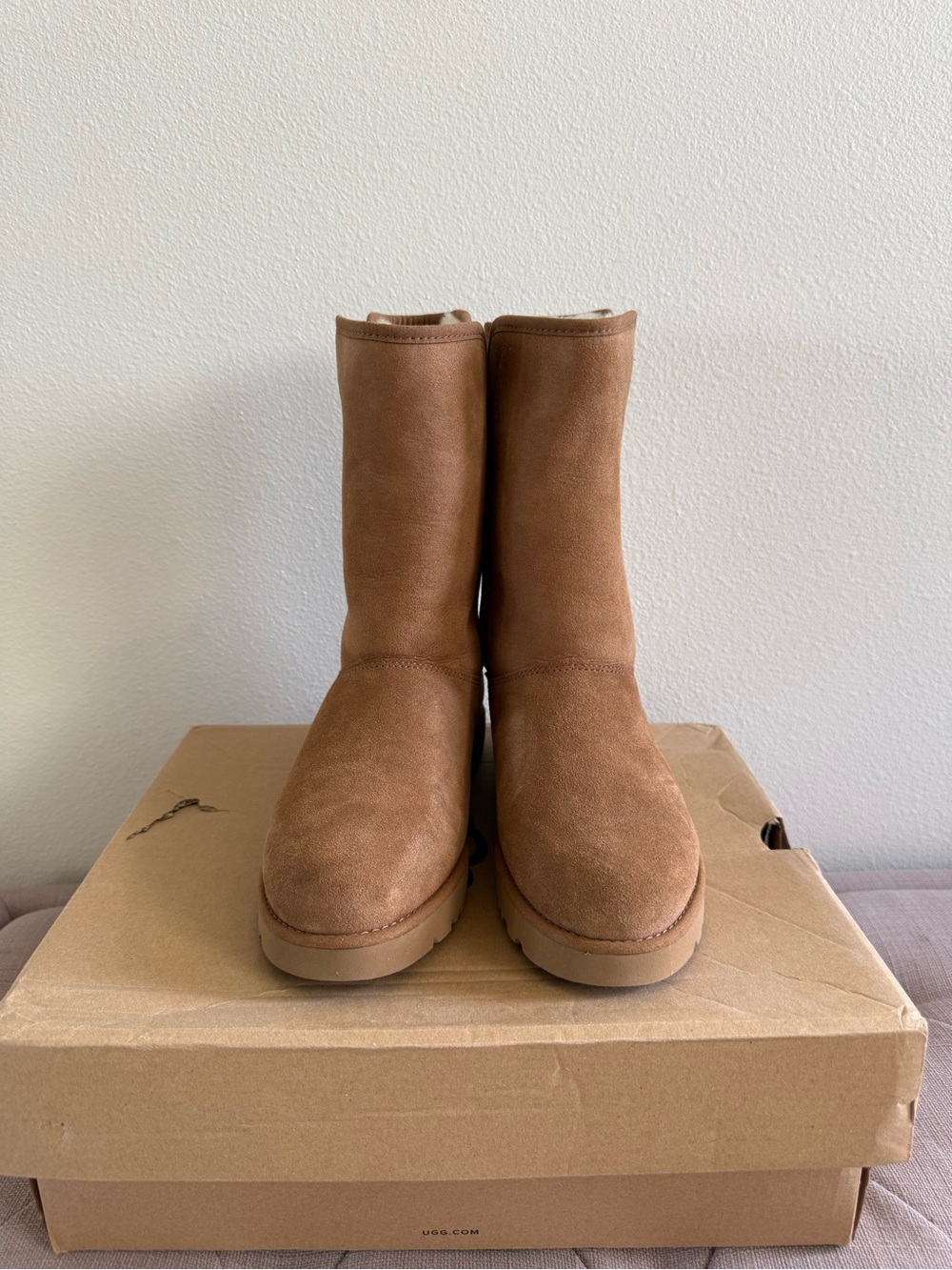 NWOT Authentic UGG Boots Size 7 Tan